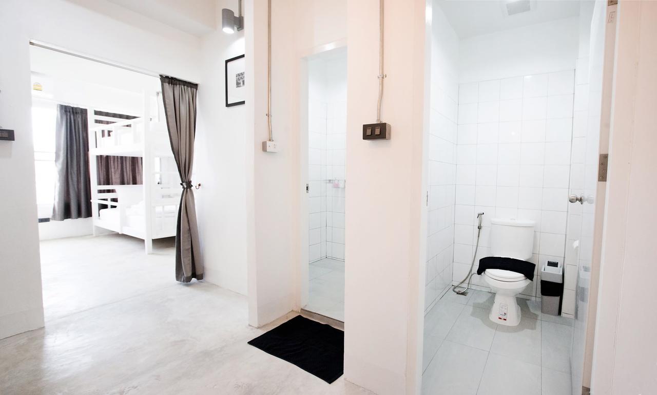Flat White Cafe X Poshtel Hostel Lampang Ngoại thất bức ảnh