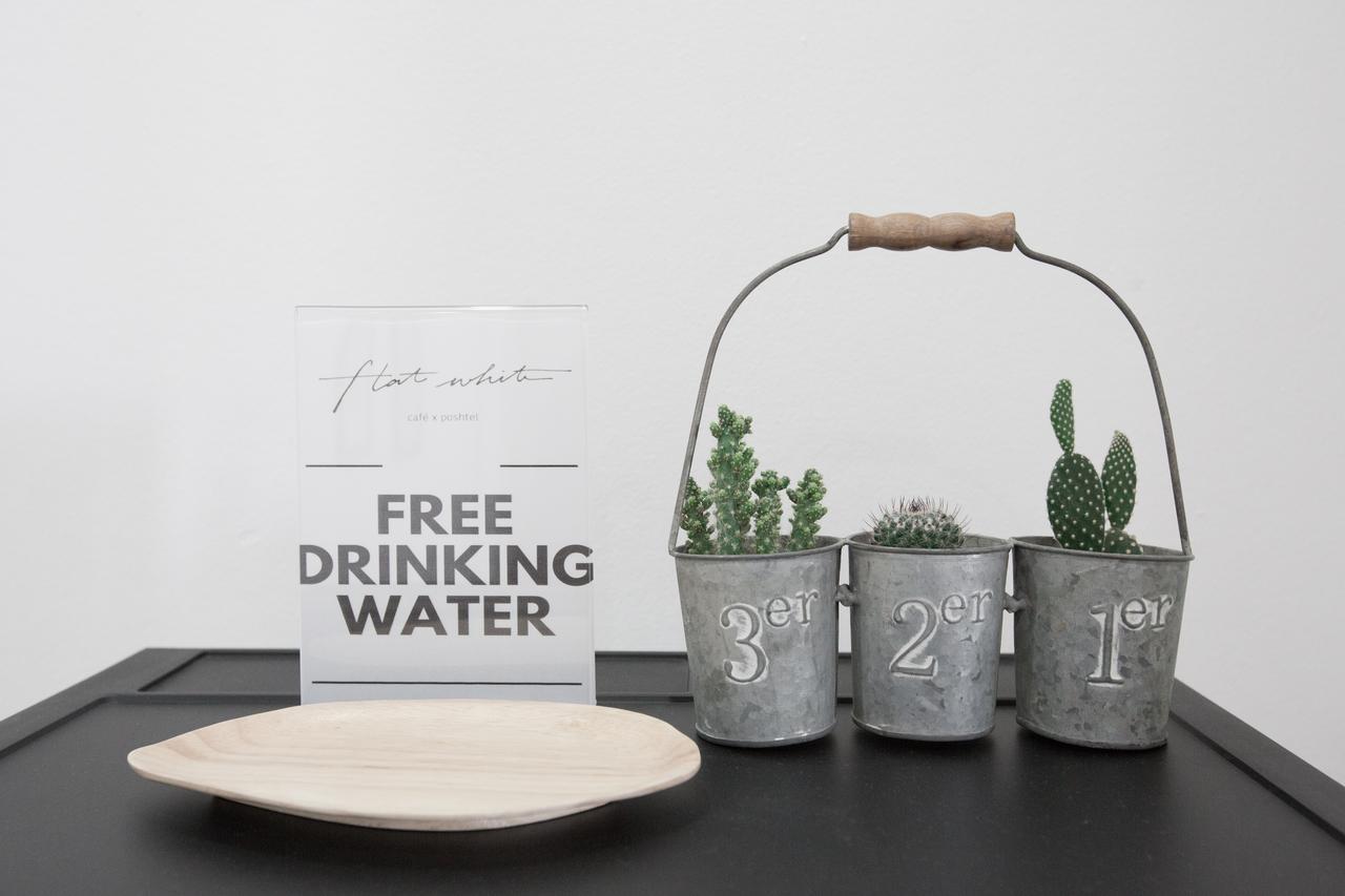Flat White Cafe X Poshtel Hostel Lampang Ngoại thất bức ảnh
