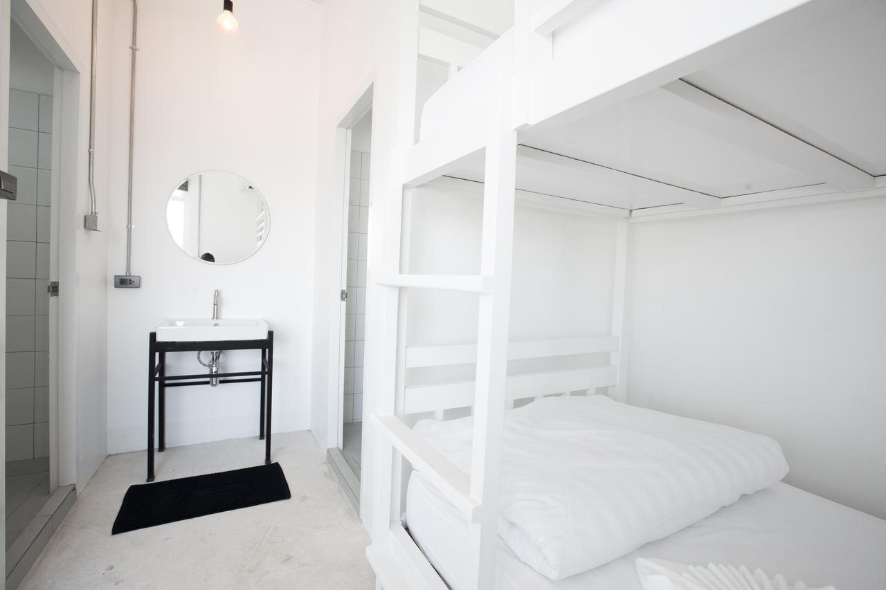 Flat White Cafe X Poshtel Hostel Lampang Ngoại thất bức ảnh